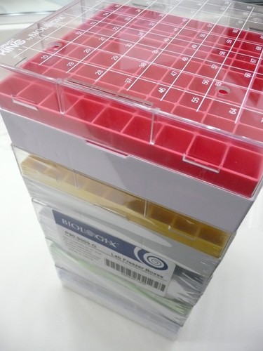 Cinque scatole criogeniche - scatole, pc